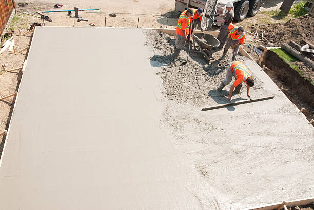 Best Concrete Walkway Installation  in Country Clu, MO