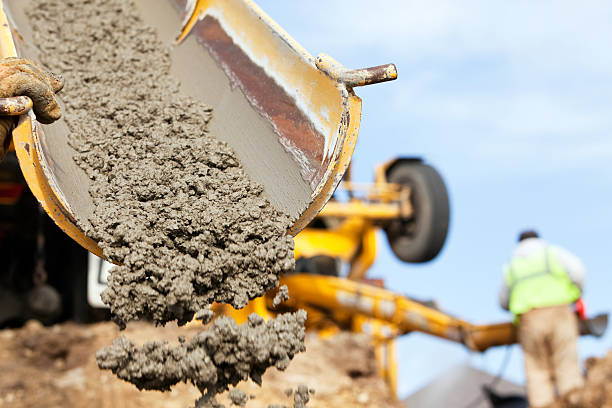 Best Concrete Patio Contractor  in Country Clu, MO